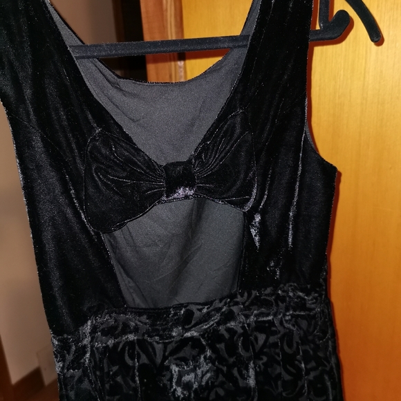 Velvet black dress. - Picture 7 of 9